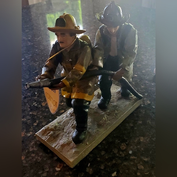 The 2 Firefighter Figurine By The Rich Collection - Picture 3 of 7